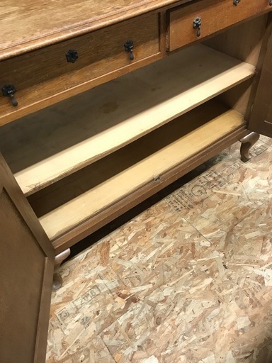 ジャングルジャングル貝塚店　値下げしました！　￥44980-→￥39980-　　サイドボード　アンティーク　お洒落　鍵付き　貝塚市　二