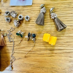アクセサリーセット　ポーチ　ミラー　手鏡　ネックレス　ピアス　イヤリングなどの画像