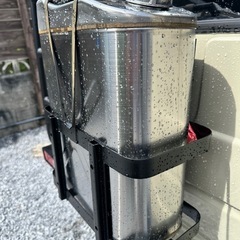 ジムニー　携行缶とホルダーセットの画像