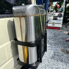 ジムニー　携行缶とホルダーセットの画像