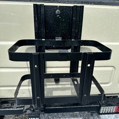 ジムニー　携行缶とホルダーセットの画像