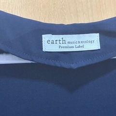 earth music&ecology カットソー　紺色　中古　フリーサイズ　の画像