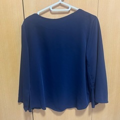 earth music&ecology カットソー　紺色　中古　フリーサイズ　の画像