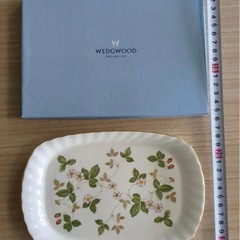Wedgwood 花柄皿 箱付きの画像