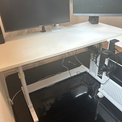 ゲーミングデスク+PCラック バウヒュッテの画像