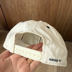 【新品未使用】adidas アディダス ベースボールキャップ ホワイト　平つばの画像