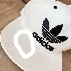 【新品未使用】adidas アディダス ベースボールキャップ ホワイト　平つばの画像