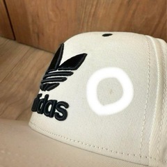 【新品未使用】adidas アディダス ベースボールキャップ ホワイト　平つばの画像