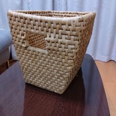 無印良品のバスケット(横27cm、奥行39cm、深さ29cm)
