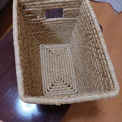 無印良品のバスケット(横27cm、奥行39cm、深さ29cm)の画像