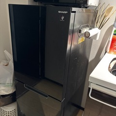 シャープ冷蔵庫　の画像