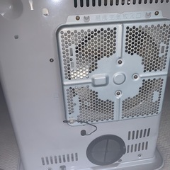 石油ファンヒーター　灯油缶付きの画像