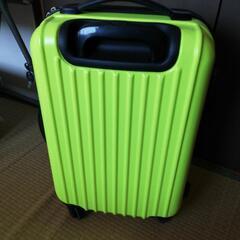 レモンカラー小型スーツケースの画像