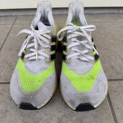 adidas ウルトラブースト　ランニングシューズの画像