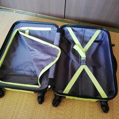 レモンカラー小型スーツケースの画像