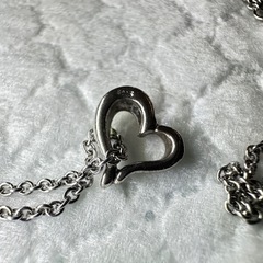 ペリドット付きオープンハートネックレス
の画像