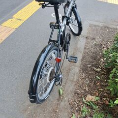 【リサイクルショップどりーむ鹿大前店】　No289　折りたたみ自転車　20インチ　折りたたみOK♪　黒色　シフター故障の為　3段から６段までしかできないです(>_<)の画像