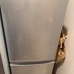 137L 一人暮らし向け冷蔵庫 シャープ SJ-D14B-S の画像