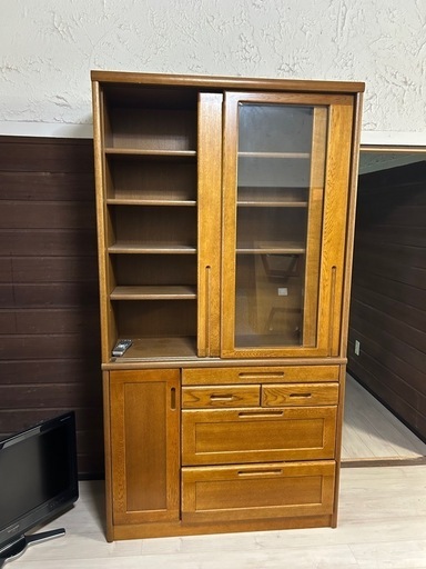 高級感ある食器棚