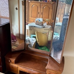 【昭和レトロ感がお好きな方】鏡台の画像