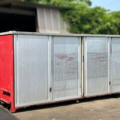 コカコーラのコンテナ、棚付き、外寸長さ435cm、内寸高さ169cm、８室●キャンプ場所.お庭.離れ.資材倉庫.農漁業.ベッドハウス●福岡 (ウ)の画像