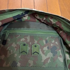 【迷彩柄リュックサック／元自衛官使用品階級章付き
】の画像