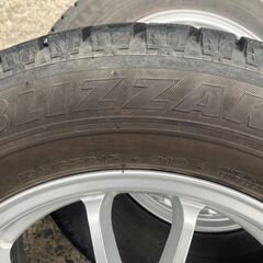 195/65R15 東北6県無料配送対応‼️爆安‼️最終値下げ‼️②バリ溝❗ 国産 ブリジストン製❗アルミ付き 国産 タイヤ !!　冬　タイヤ プリウス PCD100の画像