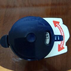 冷水筒ピッチャー(取っ手から注ぎ口までの奥行18cm、幅10cm、高さ30cm）の画像