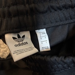 アディダス トラックパンツ Lサイズの画像
