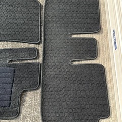 【物々交換も可】DBA-L575S ダイハツ ムーブコンテ 消臭加工 純正フロアマット 一台分 程度は良いです。【ご不要な自動車部品その他何でも色々なものと交換させていただくことも可能ですので、お気軽にお問い合わせください】の画像