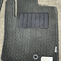 【物々交換も可】DBA-L575S ダイハツ ムーブコンテ 消臭加工 純正フロアマット 一台分 程度は良いです。【ご不要な自動車部品その他何でも色々なものと交換させていただくことも可能ですので、お気軽にお問い合わせください】の画像