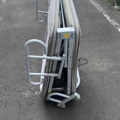 折りたたみ式シングルベッド（サイズ調整可能・良好品）の画像