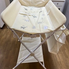 オムツ交換台の画像