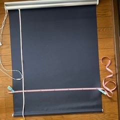 LIXIL 製　ロールスクリーン　紺色　未使用品
の画像