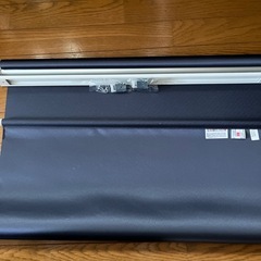 LIXIL 製　ロールスクリーン　紺色　未使用品
の画像