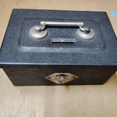 昭和レトロ　手提げ金庫　アンティーク　大正～昭和時代ですの画像