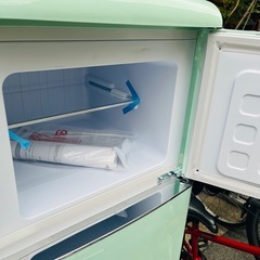 売約済み【武蔵小山店】  2022年製　アイリスプラザ　冷蔵庫　レトロ　可愛い　デザイン　ターコイズブルー　青系　小型　一人暮らし　2ドア　2ドア　単身用　PRR-122D 美品の画像