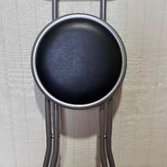 不二貿易 チェア パイプチェアー 幅30×奥行46×高さ77㎝ ブラック 合成皮革 VPC 折りたたみ 椅子 スリムの画像