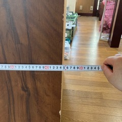 ガラスウィンドウ付き収納棚の画像