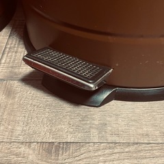 レトロ ゴミ箱3点セット 蓋付き スチール製の画像