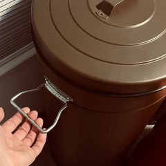 レトロ ゴミ箱3点セット 蓋付き スチール製の画像