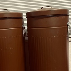 レトロ ゴミ箱3点セット 蓋付き スチール製の画像