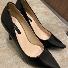 EVOL 7cmヒールパンプス22.5cm　   の画像