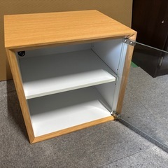00022ガラス収納の画像