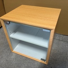 00022ガラス収納の画像