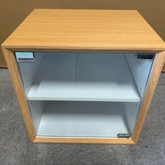 00022ガラス収納の画像