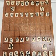 将棋の台と駒の画像