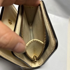 マークジェイコブス二つ折り財布の画像