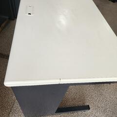 事務用デスクの画像