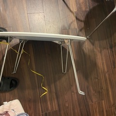 折り畳み丸テーブルの画像